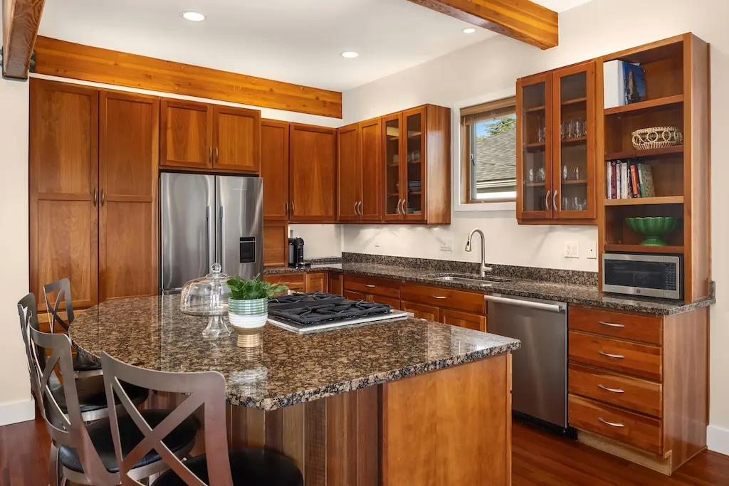 543 N 83rd St — kitchen